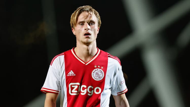 Donny Warmerdam in actie voor Jong Ajax.