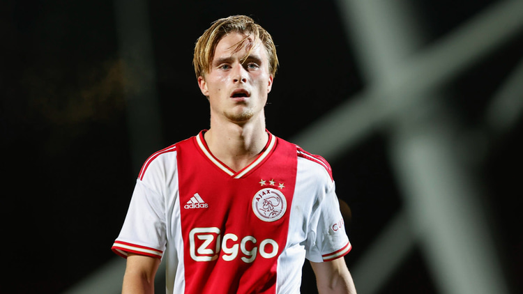 Donny Warmerdam in actie voor Jong Ajax.