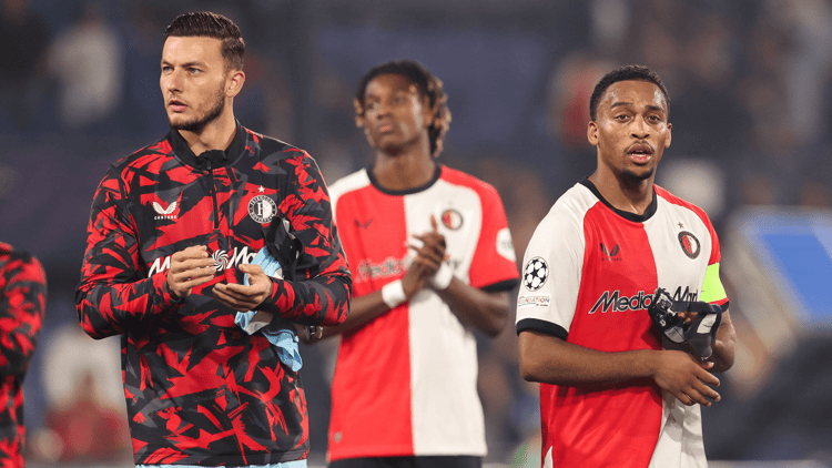 Justin Bijlow heeft nog een contract tot medio 2026 in De Kuip.