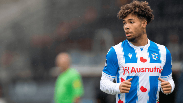 Milan van Ewijk staat tot medio 2025 onder contract bij SC Heerenveen.