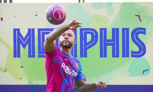 Memphis Depay at his Barcelona unveiling, July 2022