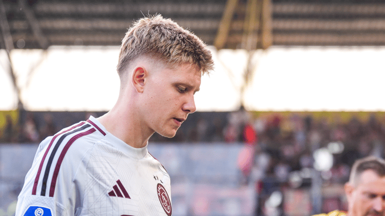 Kristian Hlynsson in het shirt van Ajax.