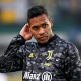 Alex Sandro looks perplexed