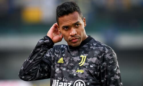 Alex Sandro looks perplexed 