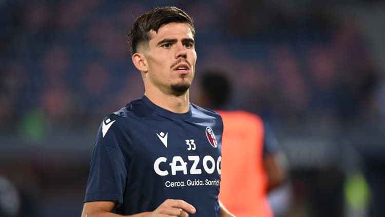 Denzo Kasius in actie voor Bologna.