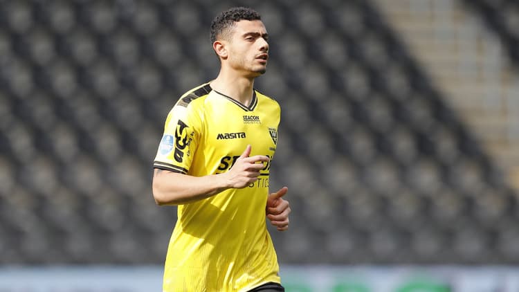 VVV-Venlo verkocht Giorgios Giakoumakis anderhalf jaar geleden voor 2,5 miljoen euro exclusief bonussen aan Celtic en bedong daarbij een doorverkooppercentage van vijftien procent.