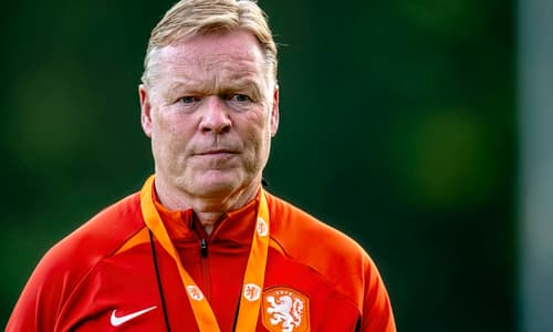 Ronald Koeman gaat twee centrumspitsen in januari intensief volgen voor Oranje