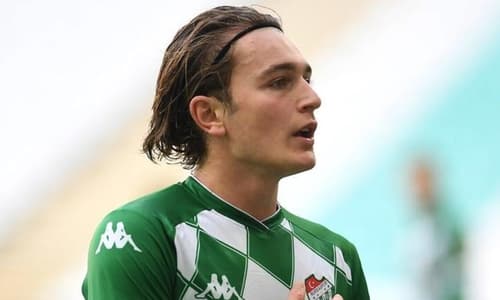 Eintracht Frankfurt beat Chelsea and Arsenal to signing of Turkish striker Akman