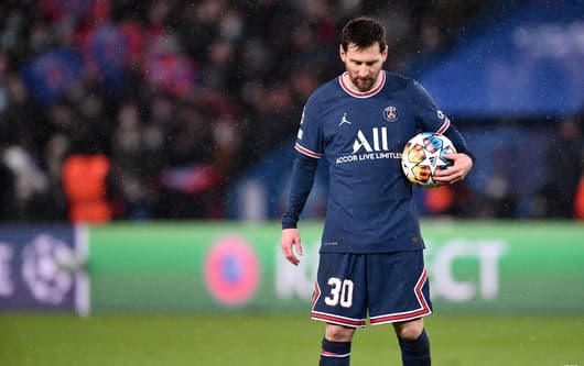 Lionel Messi playing for PSG against Real Madrid, Champions League 2021/22