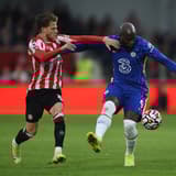 Romelu Lukaku battles for the ball during Brentford v Chelsea