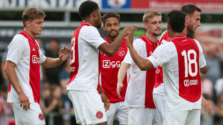 Ajax neemt het donderdag in de voorronde van de Europa League op tegen Vojvodina.