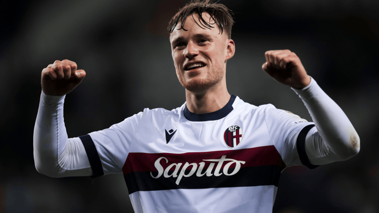 Sam Beukema in het shirt van Bologna. 