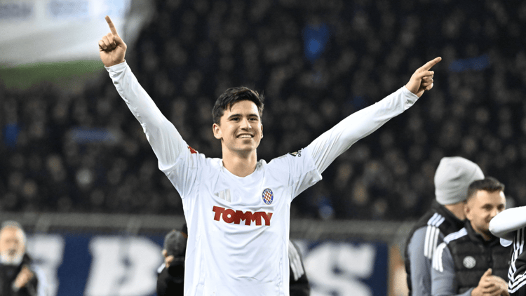 Dominik Prpic viert feest met de fans van Hajduk Split