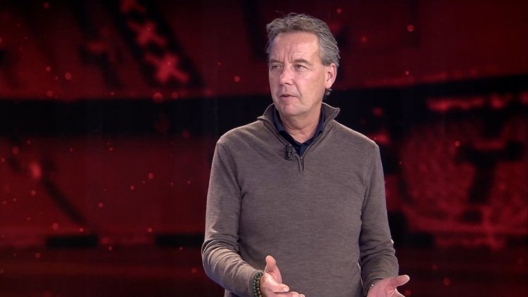 Valentijn Driessen verwacht dat John Heitinga ondersteuning gaat krijgen van een ervaren trainer.