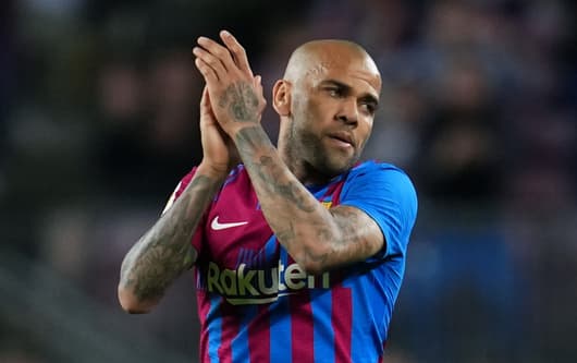 Dani Alves, Barcelona, 2021/22