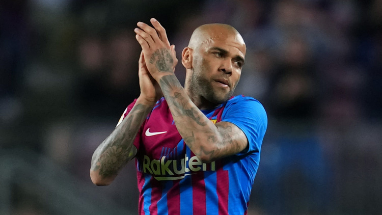 Dani Alves, Barcelona, 2021/22