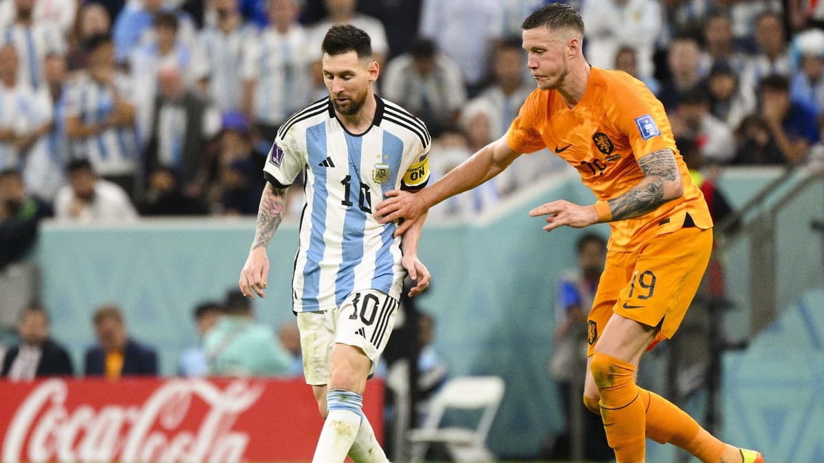 Wout Weghorst, Lionel Messi