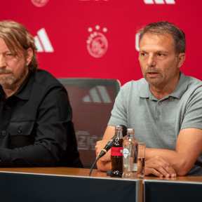 Maurice Steijn komt met opvallende belofte: ‘Zou gek zijn als ik hem niet opstel bij Ajax’