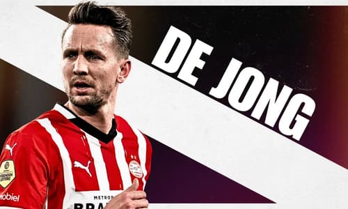 De toekomst van Luuk de Jong bij PSV is onzeker, zo meldt De Telegraaf. De aanvoerder, wiens aflopende contract nog niet is verlengd, twijfelt over zijn volgende stap en is daarom ook niet verschenen bij de eerste training van de club. Terwijl PSV...