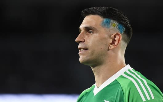 Emiliano Martinez, Argentina, Aston Villa, 2024/25