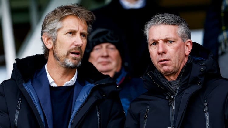 Algemeen directeur Edwin van der Sar samen met vertrekkend technisch manager Gerry Hamstra.