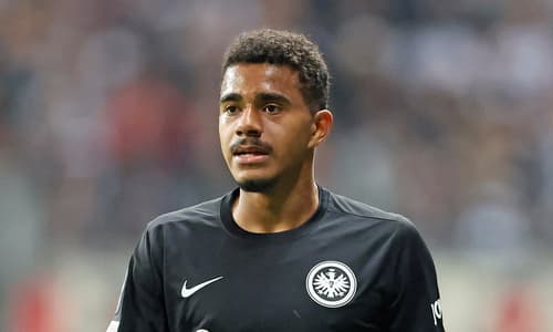 Angar Knauff in action for Eintracht Frankfurt.