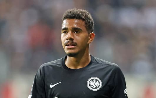 Angar Knauff in action for Eintracht Frankfurt.