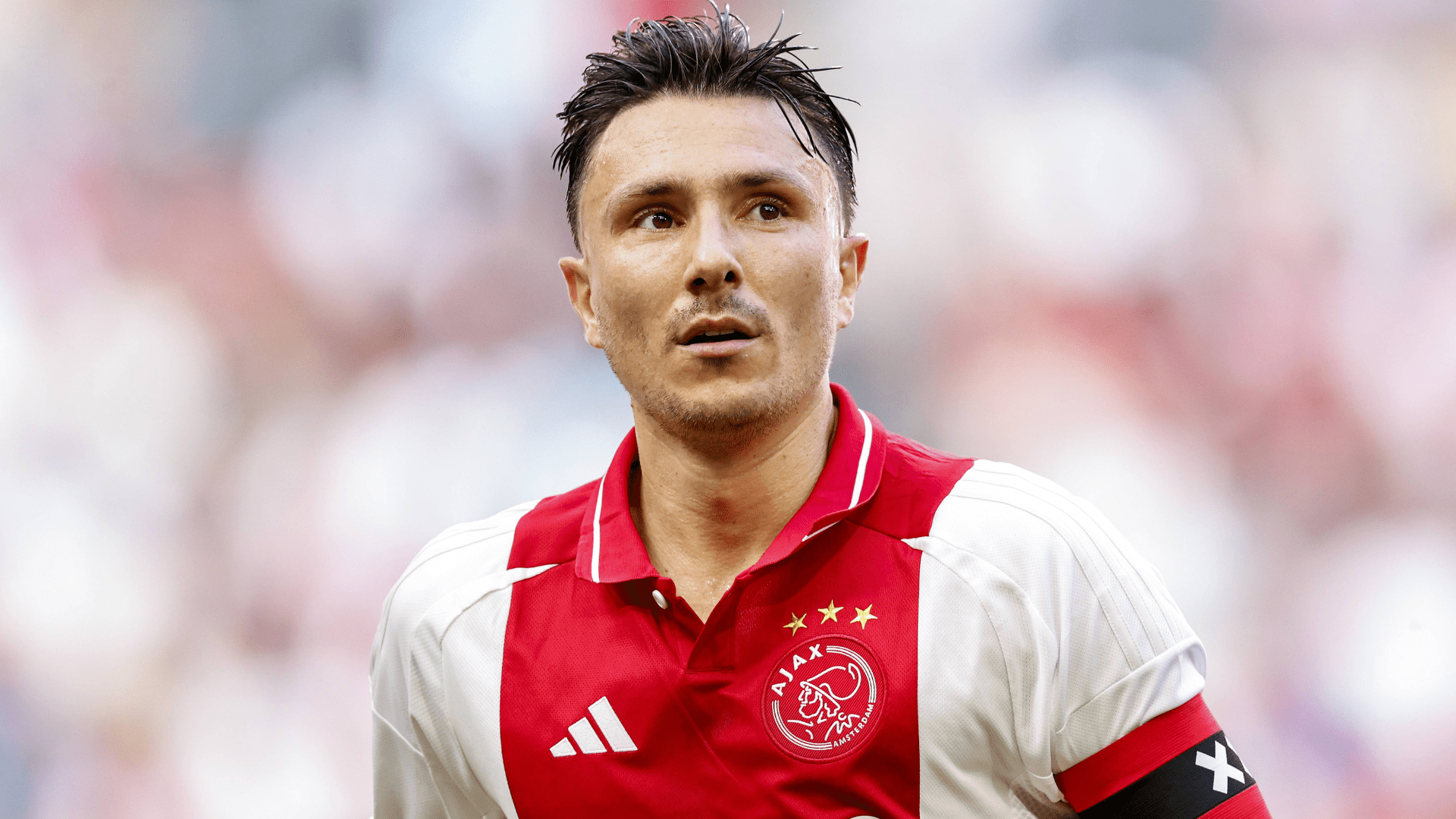 Steven Berghuis staat sinds de zomer van 2021 onder contract bij Ajax. 