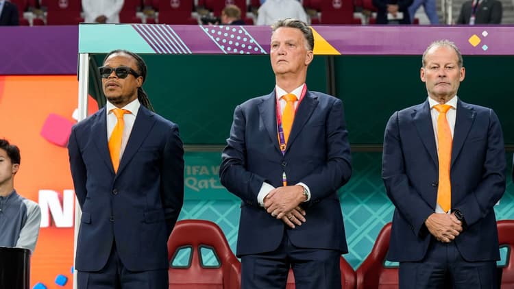Louis van Gaal met assistenten Edgard Davids en Danny Blind.