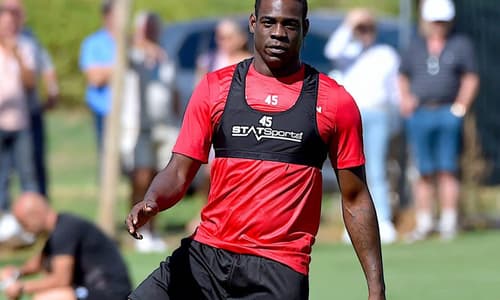 Mario Balotelli krijgt het weer voor elkaar en mag van club zo snel mogelijk vertrekken