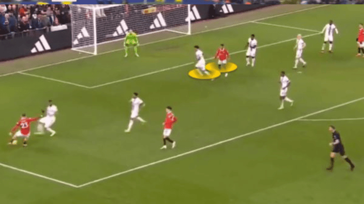 Rashford reads Shaw's pass
