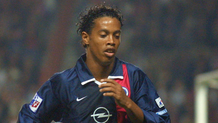 Ronaldinho in het shirt van Paris Saint-Germain.