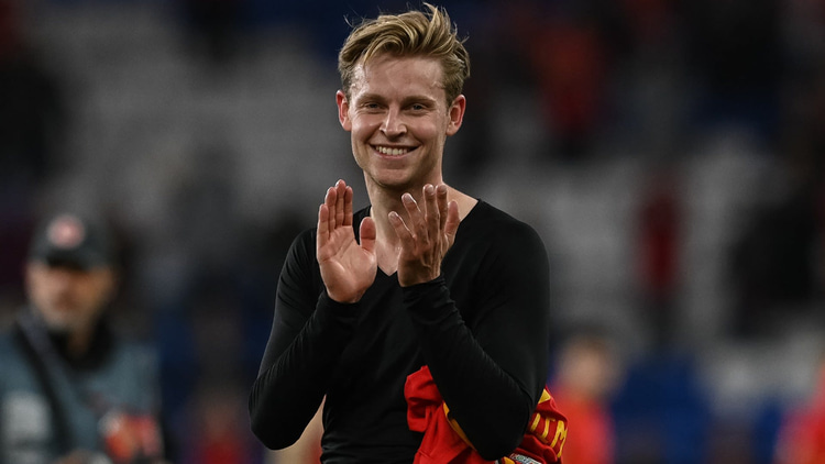 Frenkie de Jong could play a decisive role in Barcelona's pursuit of Bernardo Silva