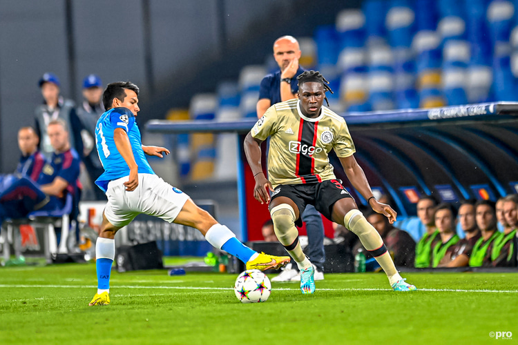 Calvin Bassey kreeg tegen Napoli de voorkeur boven Owen Wijndal op de linksbackpositie.