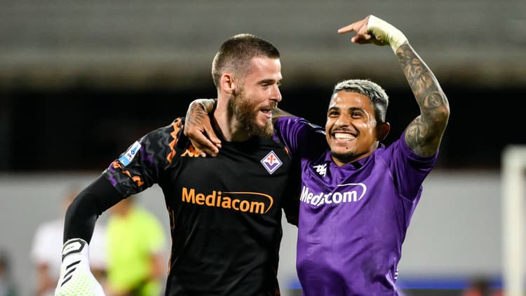 Man Utd are reportedly interested in re-signing David de Gea (left)