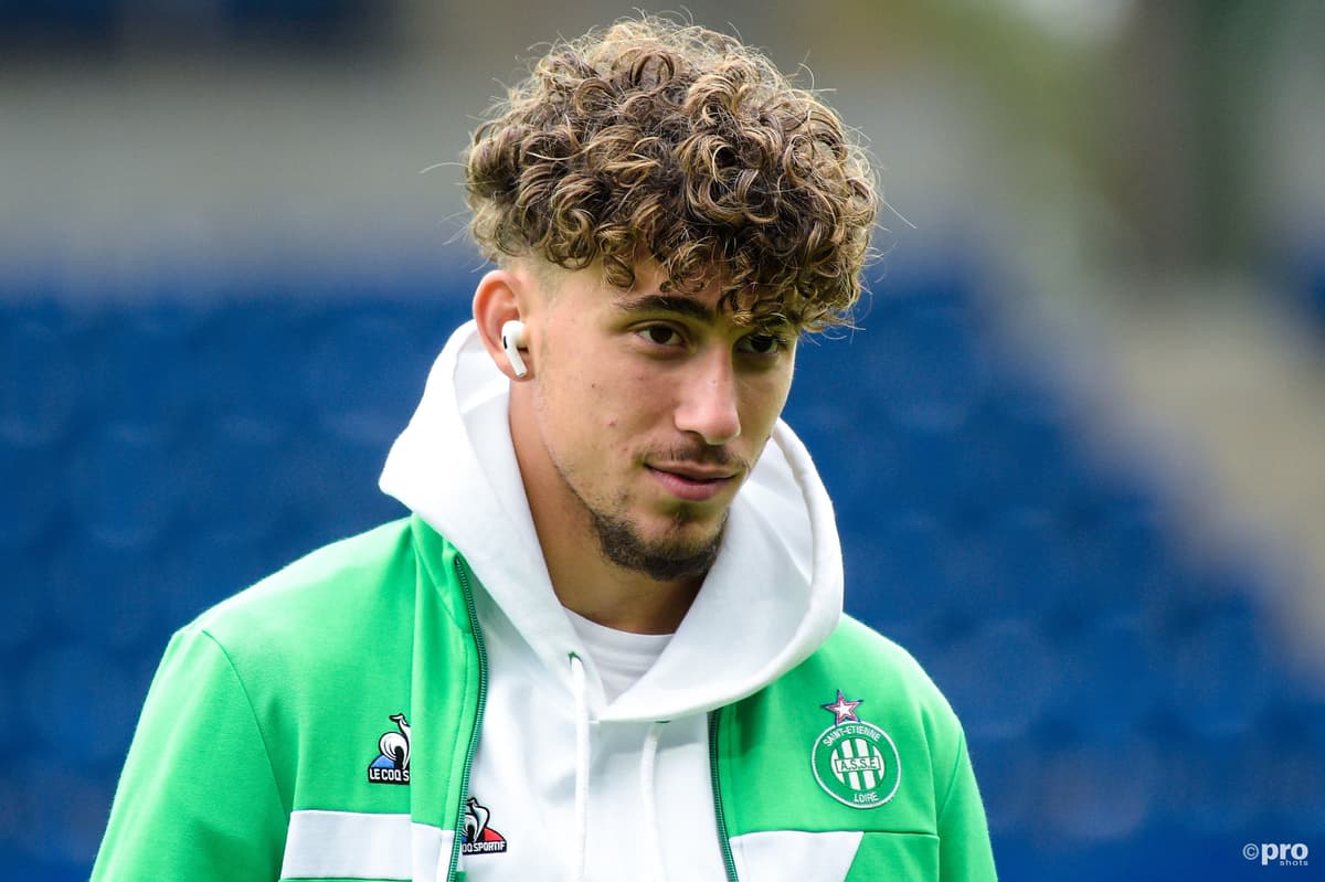 Adil Aouchiche, Saint-Etienne