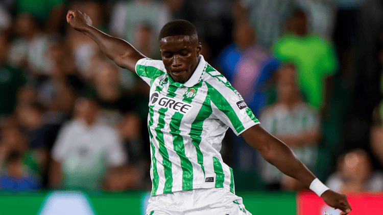 Nobel Mendy in actie namens Real Betis