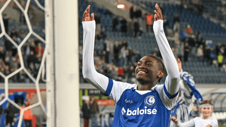 Jorthy Mokio in het shirt van KAA Gent