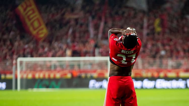 Sheraldo Becker doorliep de jeugdopleiding van Ajax.