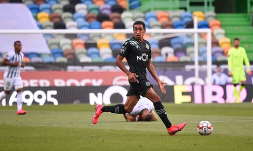 Tiago Tomas playing for Sporting