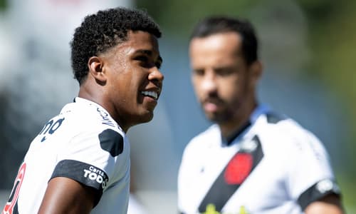 Andrey Santos in action for Vasco da Gama.