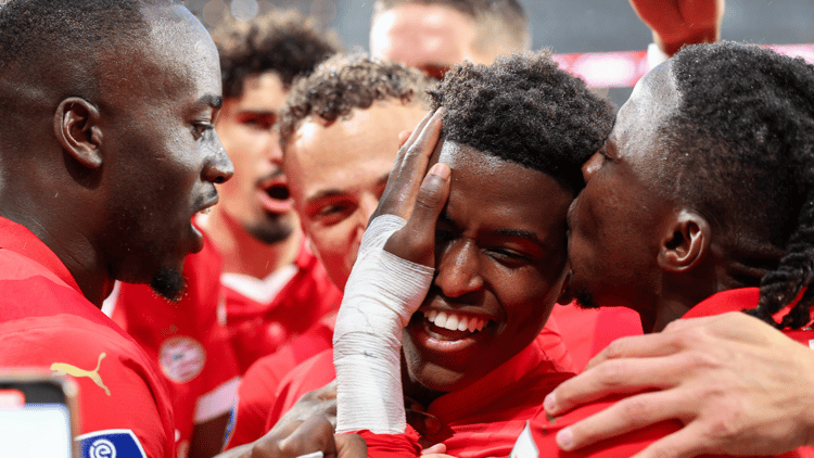 Isaac Babadi heeft gesproken met Ajax over een overgang.