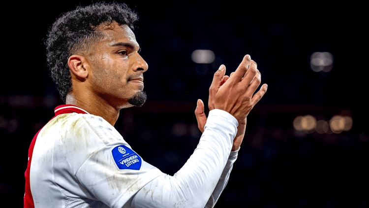 Owen Wijndal is dit seizoen basisspeler bij Ajax, waar hij eerder afgeschreven leek.