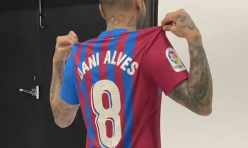 Why does Dani Alves wear No.8 for Barcelona?