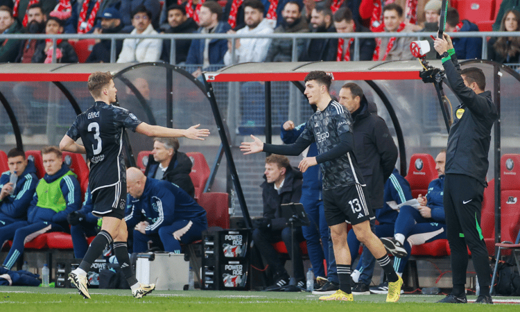 Anton Gaaei werd al in de eerste helft gewisseld voor Ahmetcan Kaplan.