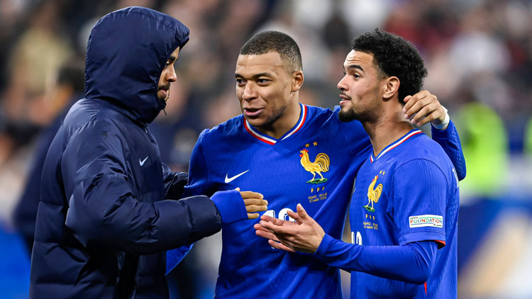 Warren Zaire-Emery (r) on France duty with Kylian Mbappe