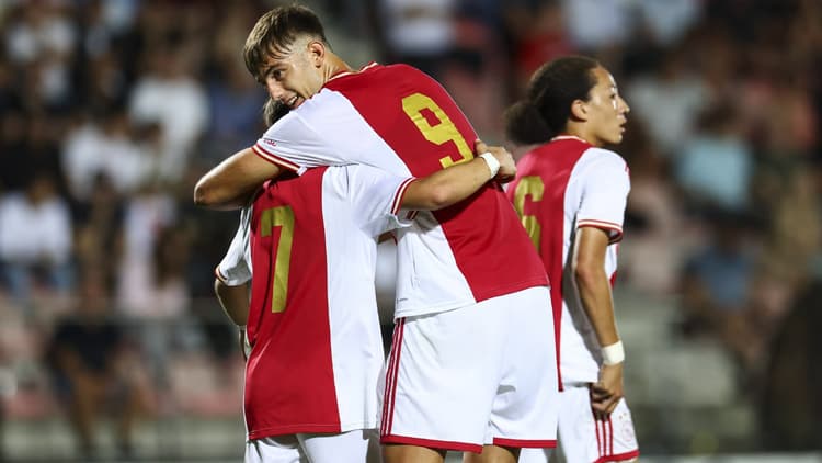 Het lijkt onwaarschijnlijk dat Ajax Lorenzo Lucca gaat kopen.