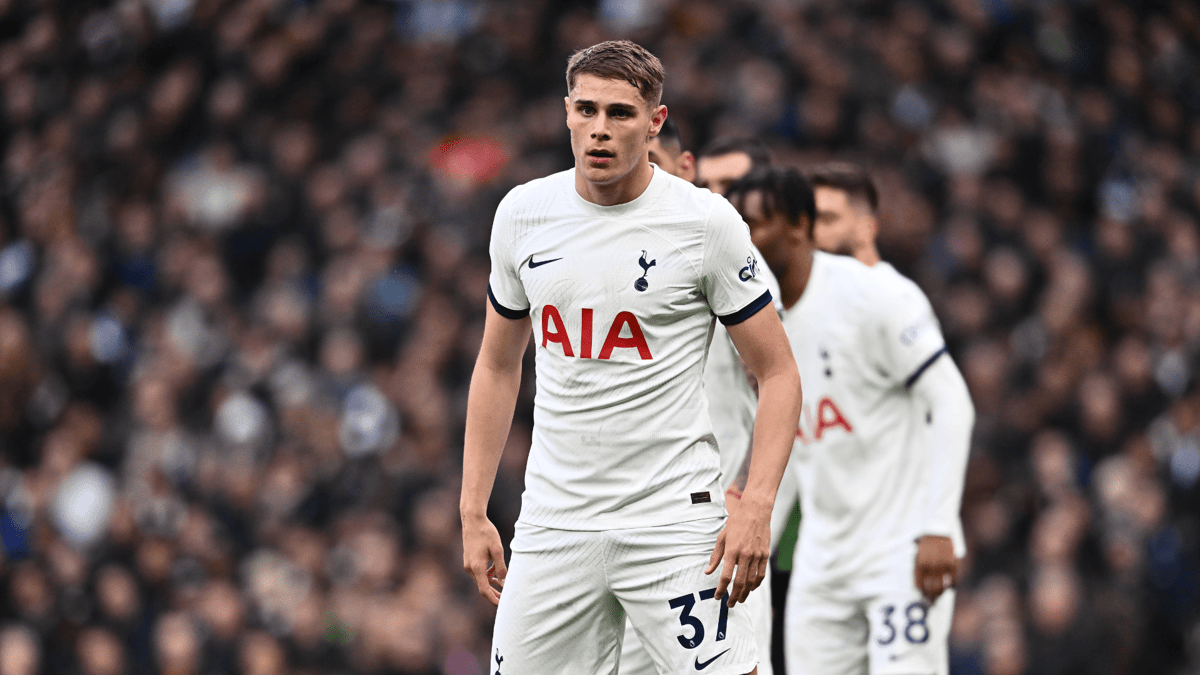 Micky van de Ven, Tottenham Hotspur