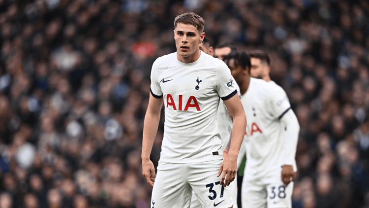 Micky van de Ven, Tottenham