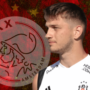 Ajax, Real Madrid en Bayern strijden om toptalent dat acht uur per dag aan voetbal besteedt